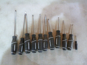 lot 11 image: Huskey Screwdriver Set