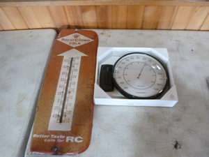 lot 43 image: 2 Thermometers