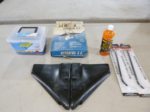lot 72 image: Fishing Items