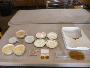 lot 80 image: Vintage Pieces