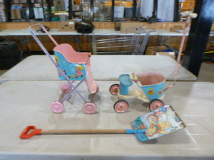 lot 90 image: Vintage Doll Pieces