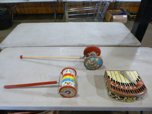 lot 91 image: Vintage Toys