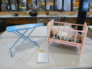 lot 92 image: Vintage Toys