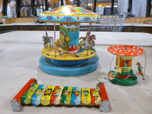lot 93 image: Vintage Toys