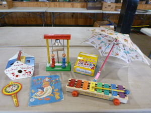 lot 98 image: Vintage Toys