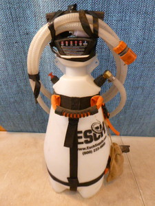 lot 133 image: ESCH EZ Battery Powered Pump with Handle