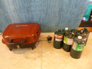 lot 166 image: Master Cook Table Top Propane Grill