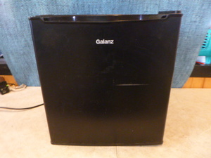 lot 168 image: Galanz Mini Refrigerator