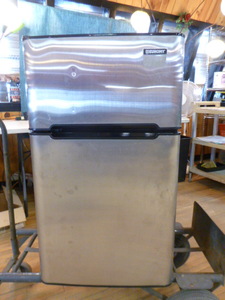 lot 169 image: Euttomy Refrigerator