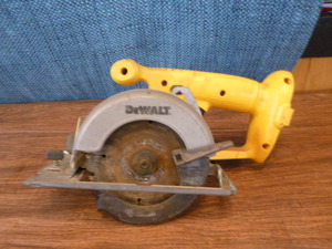 lot 224 image: DeWalt 5 38 Trim Saw