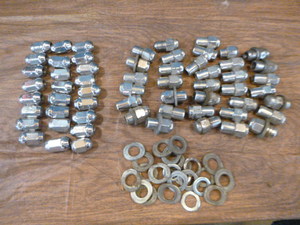 lot 237 image: Lug Nuts