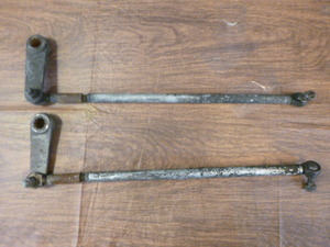 lot 256 image: Set of Tie Rods