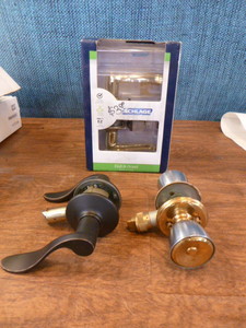 lot 288 image: 3 Door Handle Assemblies
