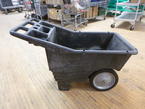 lot 302 image: YardGarden Cart