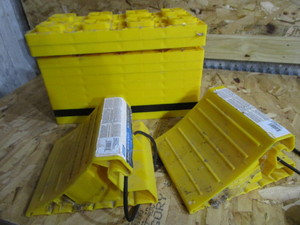 Camco Wheel Chocks & Stabilizer Plates