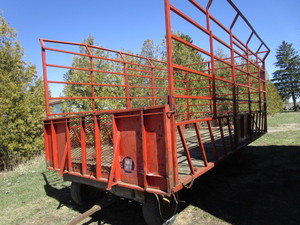 E-Z Trail Bale Basket Wagon