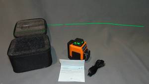 lot 41 image: OMMO Laser Level, 8 Lines Green Laser Level Self Leveling Tool, 150ft Line Laser Level Beam Tool with One 360° Vertical and One 360° Horizontal Lines