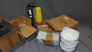 lot 97 image: Mixed Dinnerware