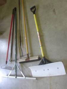 (BS) Assorted Yard  Garden Tools Shovel Rakes Etc