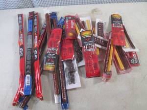 (EC2) 24 Assorted Jack Link Snacks Past Date