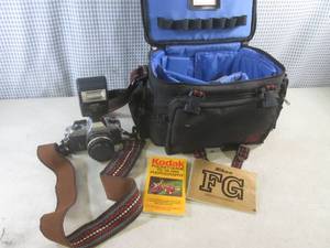 (EW5) Nikon Camera with Flash, Case and Accessories