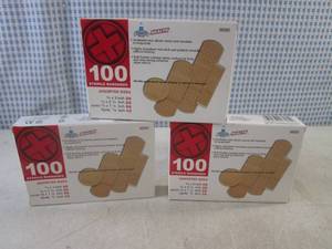 (EC1) 3 Boxes of 100 Assorted Size Bandages