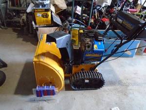 Cub Cadet 926 snow blower. Track drive. Tested & works. Motor runs good. Drive may need some adjustment. As shown.