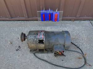 Dayton gear reduction motor. 230460 1725 rpm down to 30 rpm. Untested. As shown.