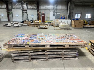 HUGE TABLE FULL OF LEADERS, SNELLED FISH HOOKS, HOOKS, 3 WAY SWIVELS, SWIVELS, SNAP SWIVELS, FISHING LINE