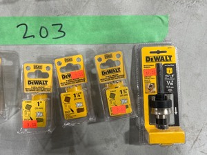 DEWALT QUICK CHANGE MANDREL & HOLE SAWS