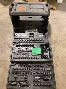 lot 22 image: Husky Mechanics Tool Set 270-Piece Customer Returns See Pictures