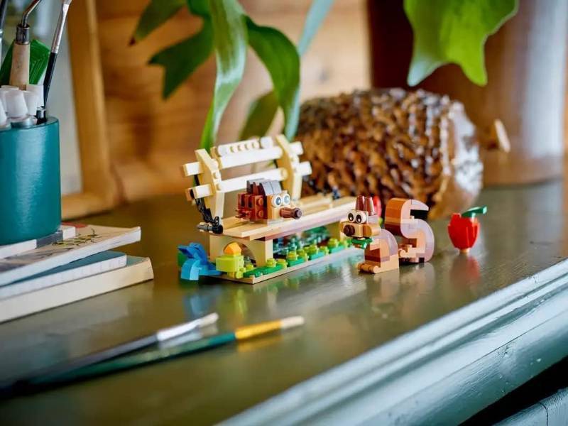 lot 380 image: NEW LEGO Creator 3 in 1 Birdhouse 31143