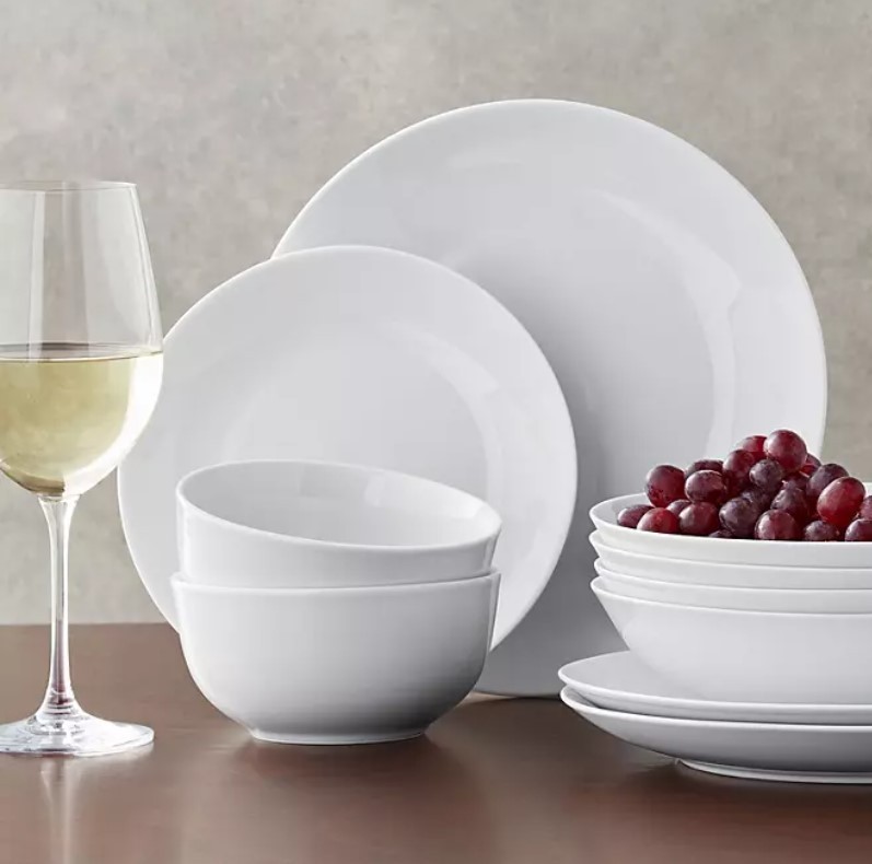 lot 342 image: NEW Members Mark 16-Piece Porcelain Dinnerware Set - White