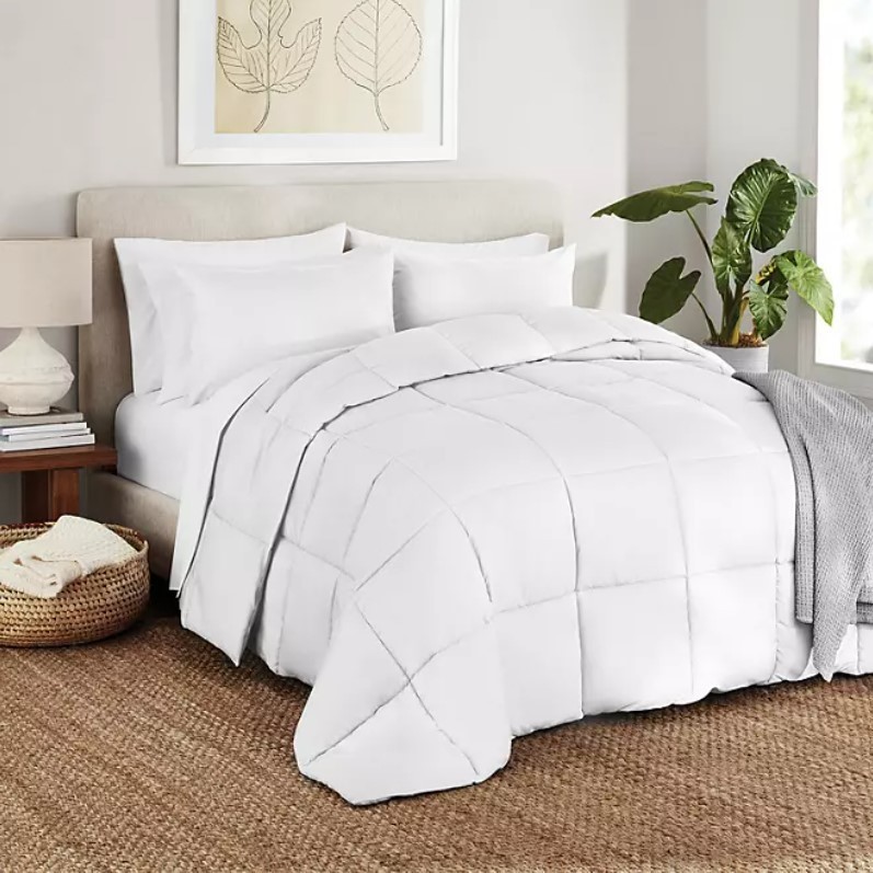 lot 348 image: NEW Members Mark Down Alternative 3-pc Comforter Set - Twin  Twin XL - Arctic White