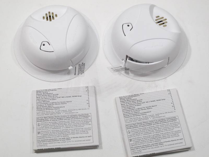 lot 906 image: NEW 2 Pack of First Alert 2pk SA300CN2 Battery Powered Smoke Detectors