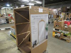 lot 118 image: Wooden Boxed Frame Built Onto A Pallet - Perfect for Projects