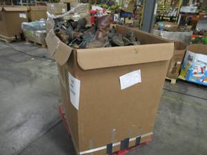 lot 131 image: Pallet of Store Overstock Store and Ecommerce Product and Returns - Mens Boots and Shoes