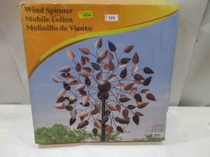 lot 173 image: Leaf Wind Spinner Outdoor Decoration