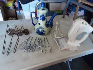 lot 11 image: Hamilton Beach Mixer With Attachments, Coffee Server & 3-Vintage Rosette Irons