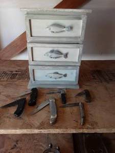 lot 16 image: 6-Vintage Pocket Knives, Decorative Box