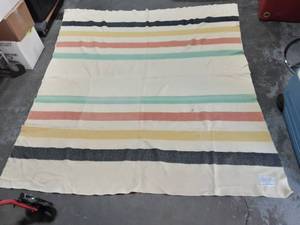 lot 27 image: Vintage Polar Star Blanket No Holes 72x80