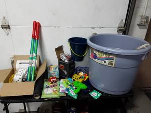 lot 43 image: Tub Full Of Outdoor Toys-Many New, Yard Dice Game, Squirt Guns, More