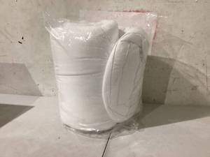 lot 483 image: White Comforter