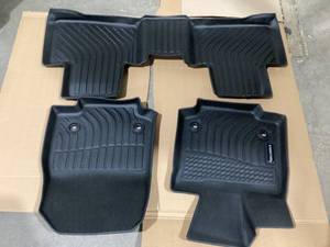 lot 327 image: Kelcseecs Floor Mats no size
