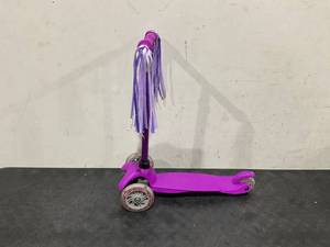 lot 164 image: Daddy Child Kids Boost Scooter
