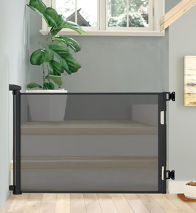 lot 139 image: Retractable Baby Gate Indoor Outdoor Safety Gate 33x71 Black
