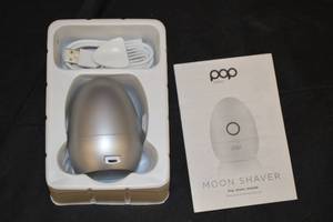 lot 58 image: Pop Sonic Moon Shaver Personal Shaving Device - Silver