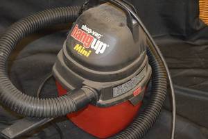 lot 84 image: Shop-Vac Hangup Mini Portable Vacuum Cleaner