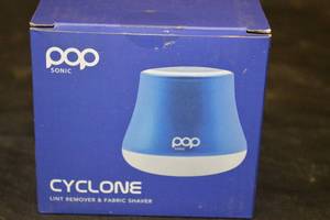 lot 130 image: Pop Sonic Cyclone Lint ShaverRemover - Blue