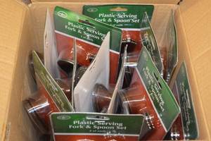 lot 56 image: 12ct Smith and Doyle Plastic Serving Fork and Spoon Set